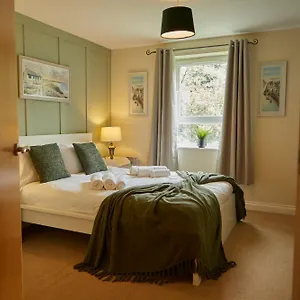 https://apt-stylish-2-bedroom-with-free-parking.yorkshirehotels.net